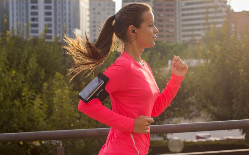 handige manieren om je telefoon mee te nemen met hardlopen